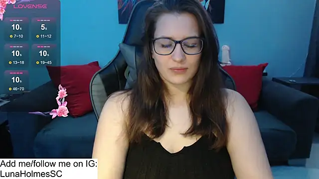 LunaHolmes online show from January 16, 2025, 8:25 pm