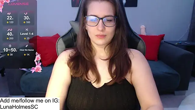 LunaHolmes online show from February 2, 2025, 3:49 pm