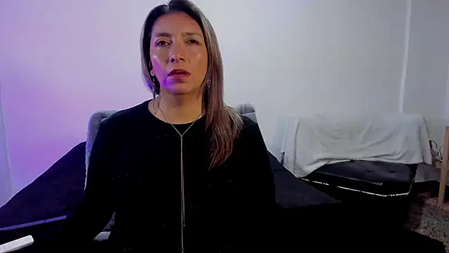 MichelleManson online show from October 14, 2025, 9:21 am