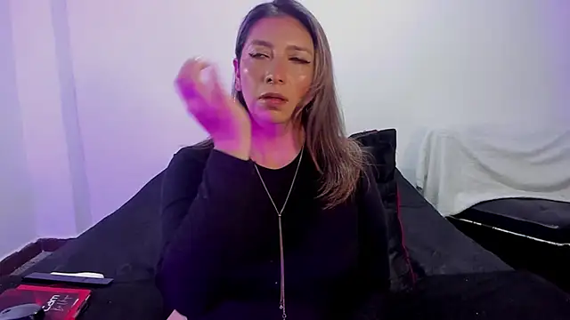 MichelleManson online show from September 27, 2025, 9:37 am