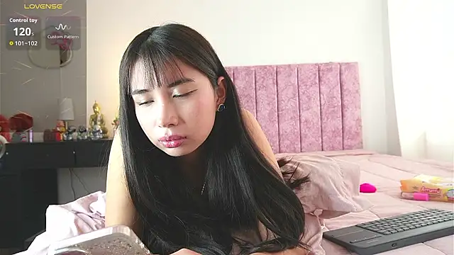 Snapshot of AlessiaVix chatting on February 17, 2026, 4:59 pm AlessiaVix online show from February 17, 2026, 4:59 pm