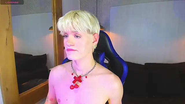 VladHellsing4 online show from April 3, 2026, 4:02 pm