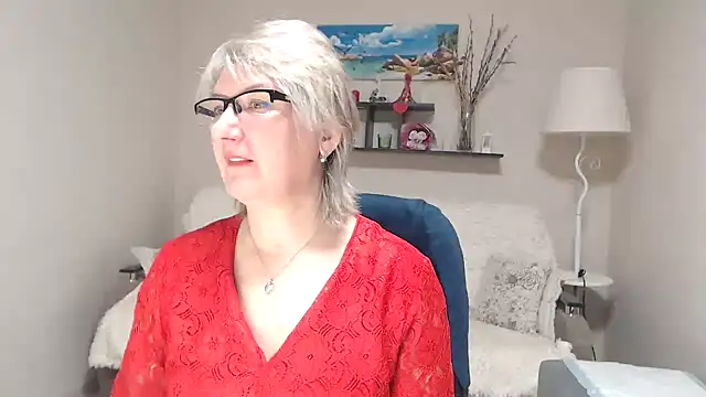 Snapshot of FleurMays chatting on February 3, 2026, 6:51 am FleurMays online show from February 3, 2026, 6:51 am