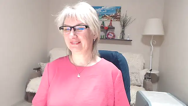 Snapshot of FleurMays chatting on April 20, 2026, 4:37 am FleurMays online show from April 20, 2026, 4:37 am