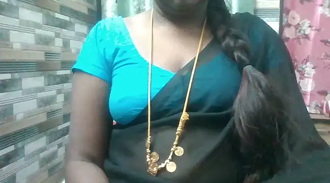 Snapshot of Hot_akshara chatting on December 6, 2024, 7:17 pm Hot akshara online show from December 6, 2024, 7:17 pm