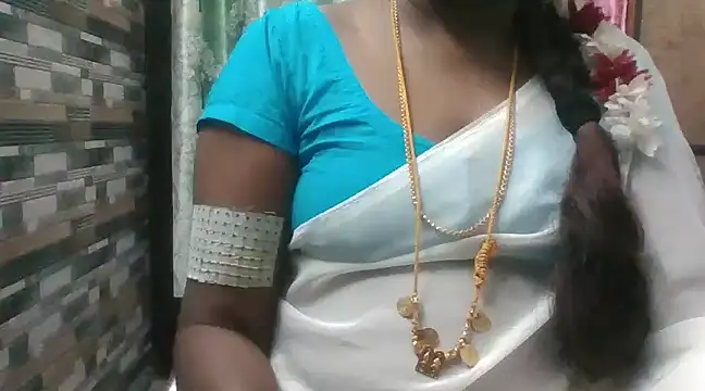 Snapshot of Hot_akshara chatting on December 4, 2024, 6:33 pm Hot akshara online show from December 4, 2024, 6:33 pm