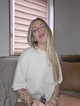 Snapshot of Lydie_off chatting on February 20, 2026, 8:16 am Lydie off online show from February 20, 2026, 8:16 am