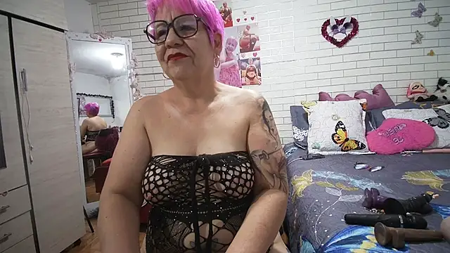 maturehot 65 online show from February 16, 2026, 11:42 am