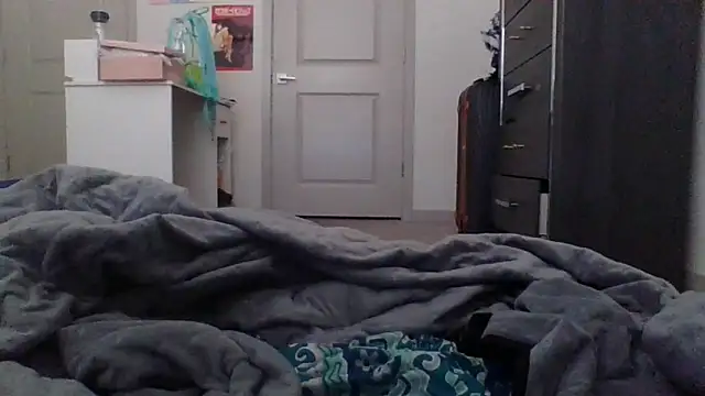 cinnaminnie online show from October 1, 2025, 9:40 pm