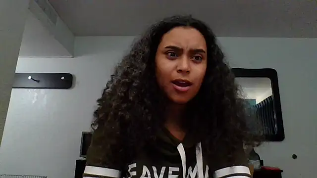 cinnaminnie online show from March 2, 2025, 7:54 am