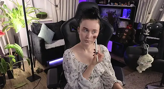 KiraLiLime online show from July 29, 2026, 7:02 pm
