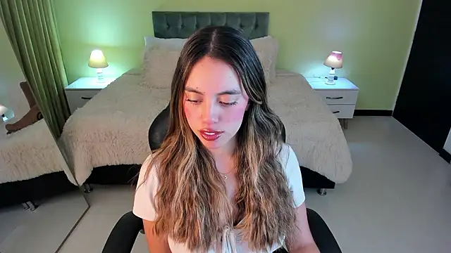  Charlotte evans 1 online show from February 4, 2026, 11:44 pm