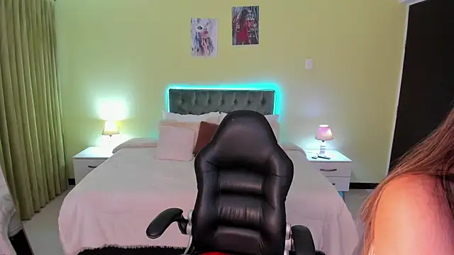  Charlotte evans 1 online show from April 1, 2026, 8:39 pm