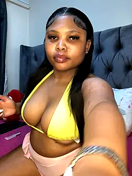 Snapshot of Anaelle24 chatting on October 10, 2025, 2:34 am Anaelle24 online show from October 10, 2025, 2:34 am