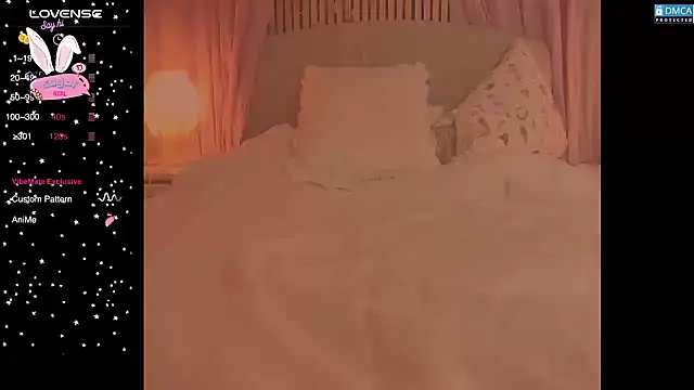 Blondecandie online show from April 21, 2026, 3:40 pm