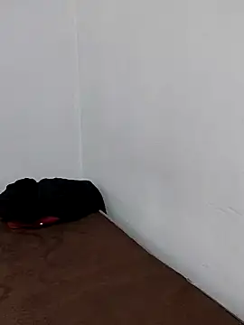 Snapshot of Sweet-diamondxxx chatting on February 1, 2025, 10:44 pm Sweet-diamondxxx online show from February 1, 2025, 10:44 pm