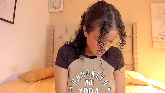 vanesasexyhot21 online show from February 24, 2026, 2:23 am