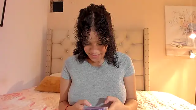 vanesasexyhot21 online show from February 2, 2026, 1:15 am