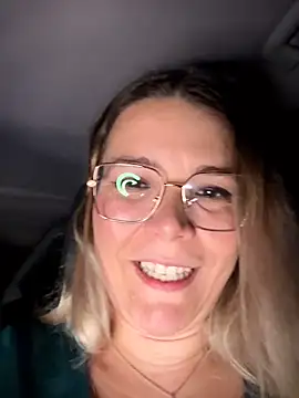EmyLana online show from June 3, 2026, 8:13 pm