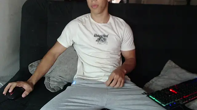 Snapshot of ethan_noir chatting on December 21, 2025, 11:56 am ethan noir online show from December 21, 2025, 11:56 am