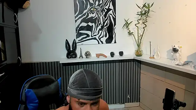 Daemon21 online show from November 19, 2025, 10:10 pm