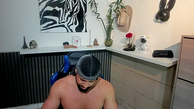 Snapshot of Daemon21 chatting on February 5, 2026, 9:32 pm Daemon21 online show from February 5, 2026, 9:32 pm