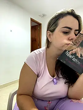 Im Amelia online show from December 5, 2025, 11:53 am