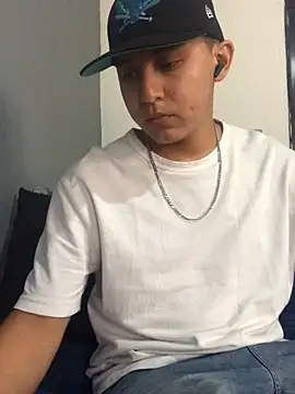 Snapshot of Slow_Kmazutra chatting on February 24, 2025, 8:47 pm Slow Kmazutra online show from February 24, 2025, 8:47 pm