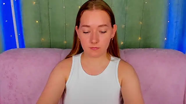 AlinaVice online show from May 19, 2026, 1:10 am