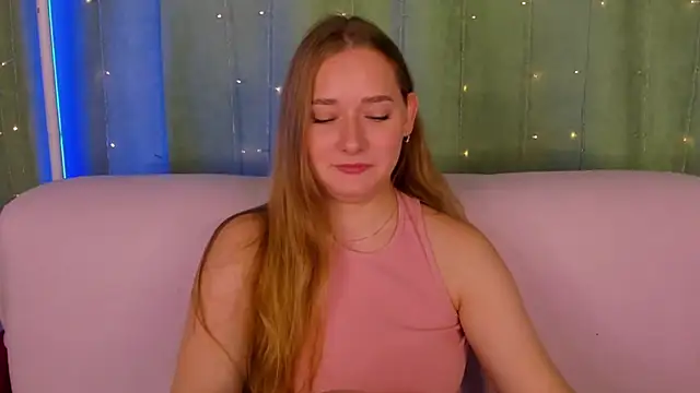 AlinaVice online show from July 14, 2026, 2:05 am