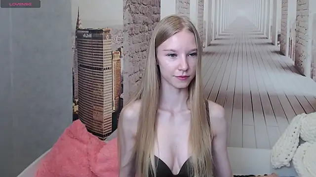 Cutieblondegirl online show from July 26, 2026, 5:36 am