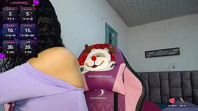 Lanna hott  online show from December 3, 2025, 4:39 pm