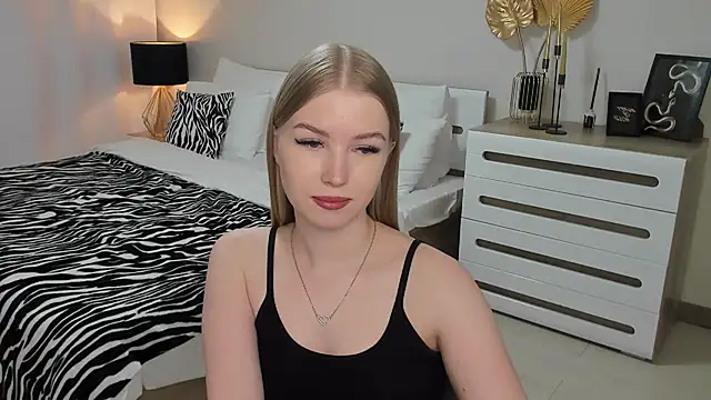 shy  lady online show from March 18, 2025, 12:30 am