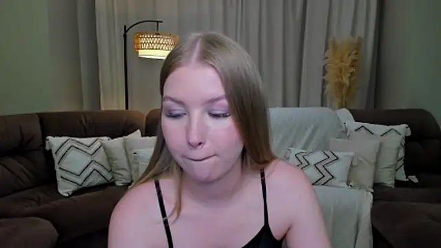 shy  lady online show from May 28, 2026, 6:03 pm