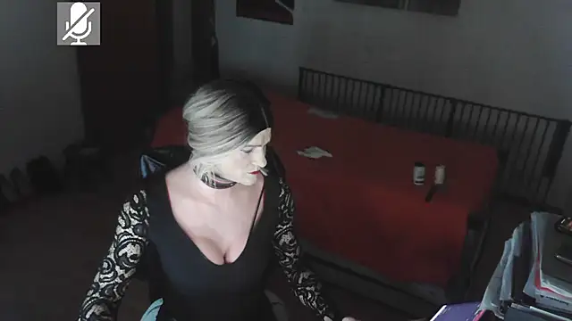 Snapshot of SKiaraTV chatting on November 14, 2025, 8:45 pm SKiaraTV online show from November 14, 2025, 8:45 pm