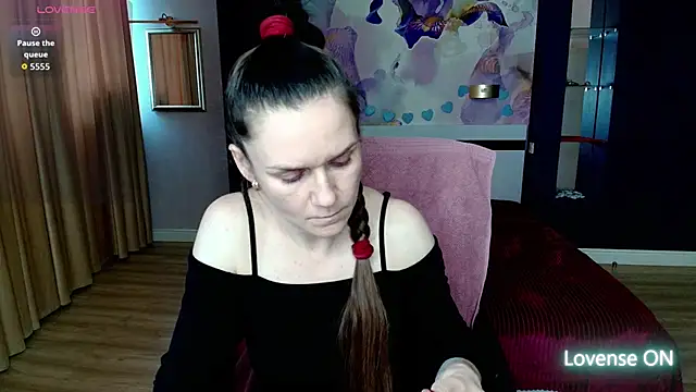 AriaGray online show from February 16, 2026, 1:32 pm