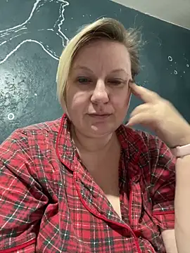 Snapshot of CuteHanna chatting on December 18, 2025, 8:30 am CuteHanna online show from December 18, 2025, 8:30 am