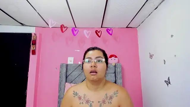 LaylaHolmes online show from March 20, 2026, 11:44 am