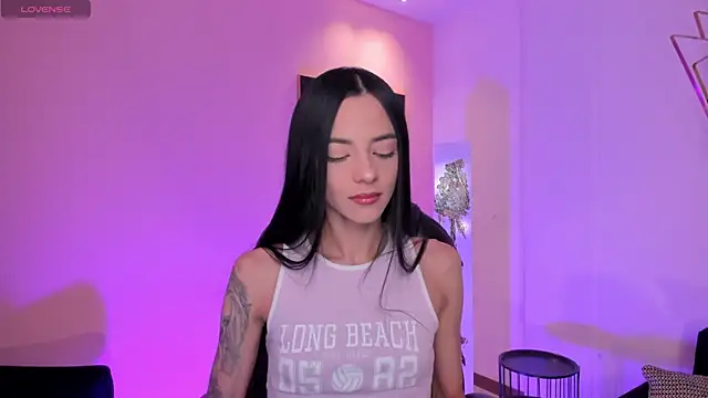 HannahJamesX online show from March 9, 2026, 12:52 pm