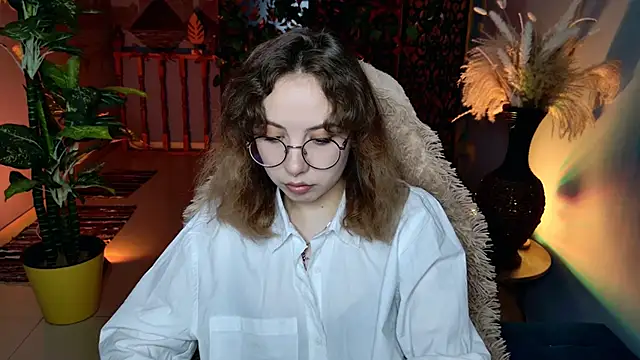 JasmineMilko online show from April 4, 2026, 5:03 am