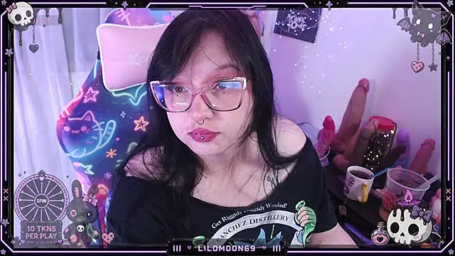 LiloMoon69 online show from June 16, 2026, 5:29 am