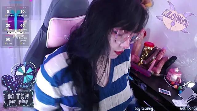 LiloMoon69 online show from December 17, 2025, 2:11 pm