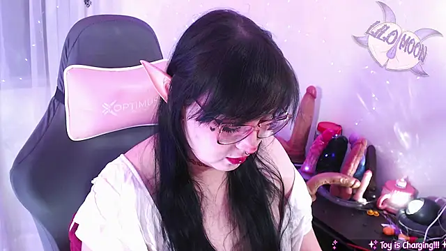LiloMoon69 online show from May 18, 2026, 4:07 am