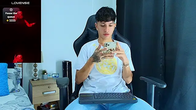  CamiloBass online show from June 14, 2026, 1:24 am