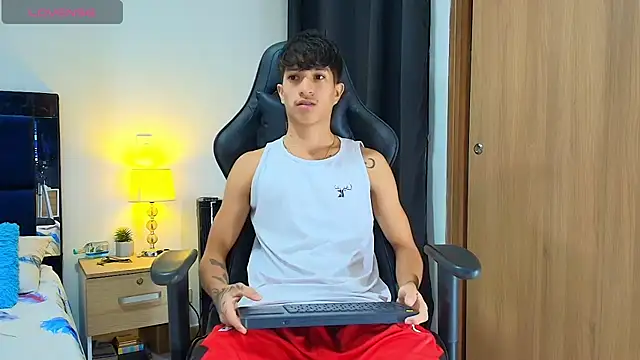  CamiloBass online show from May 12, 2026, 1:02 am