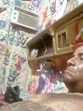 Hucharlyboym online show from April 15, 2026, 11:16 am