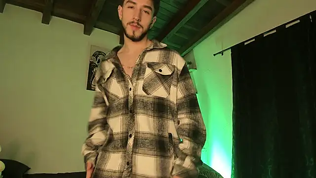 Snapshot of Valentino_Xander chatting on March 20, 2025, 3:34 am Valentino Xander online show from March 20, 2025, 3:34 am