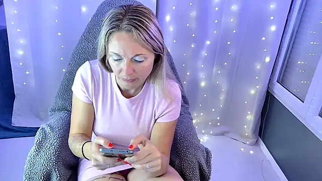 cassiehotsexy online show from September 19, 2025, 7:45 am