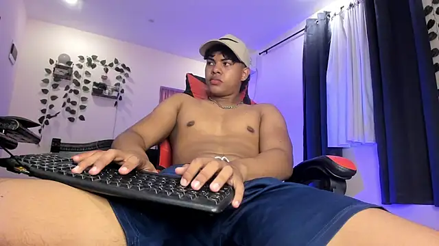 Snapshot of johan_beley_ chatting on February 6, 2026, 4:03 pm johan beley online show from February 6, 2026, 4:03 pm