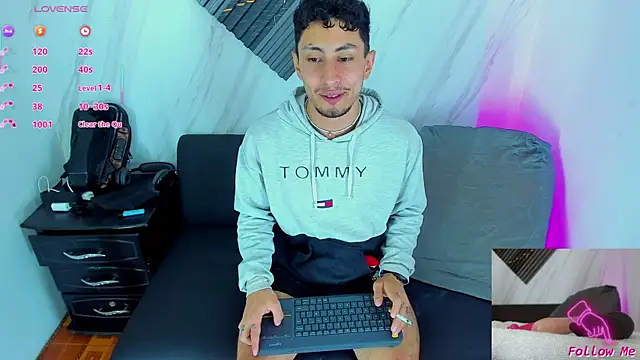 Piggy Eddy online show from November 29, 2025, 8:53 pm